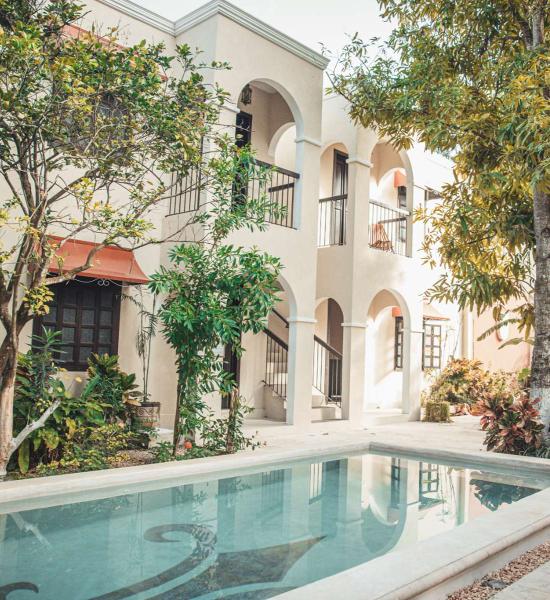 Casa Valladolid — garden guesthouse with space for families